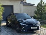 Toyota Camry 2023 года за 15 700 000 тг. в Туркестан – фото 2
