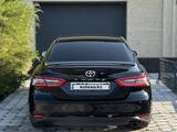 Toyota Camry 2023 года за 15 700 000 тг. в Туркестан – фото 4