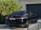 Toyota Camry 2023 года за 15 700 000 тг. в Туркестан – фото 5