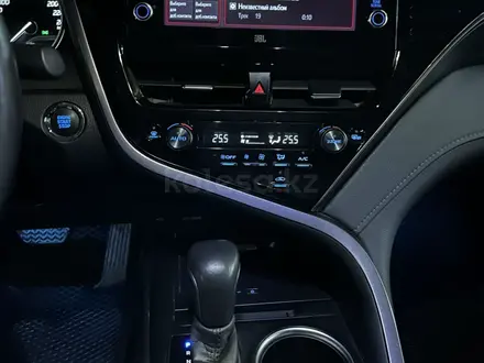 Toyota Camry 2023 года за 20 000 000 тг. в Атырау – фото 9