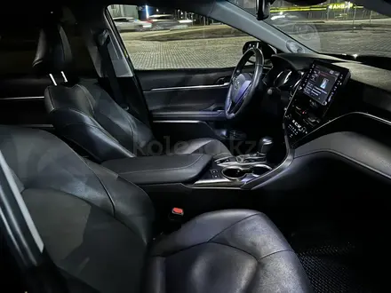 Toyota Camry 2023 года за 20 000 000 тг. в Атырау – фото 11