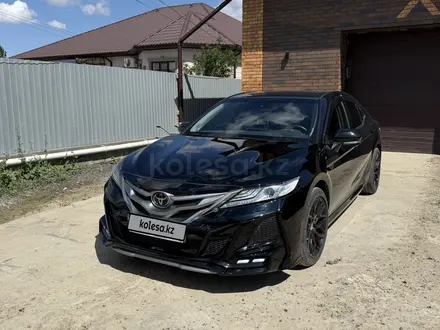 Toyota Camry 2023 года за 20 000 000 тг. в Атырау – фото 2