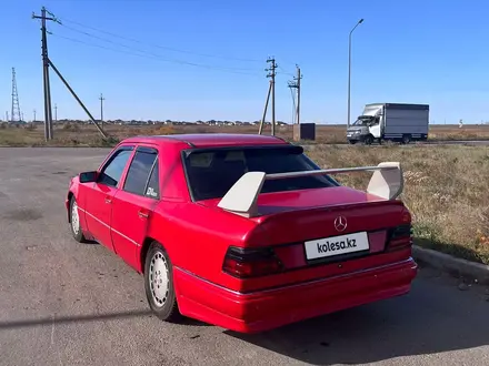 Mercedes-Benz E 220 1993 года за 1 200 000 тг. в Астана – фото 4