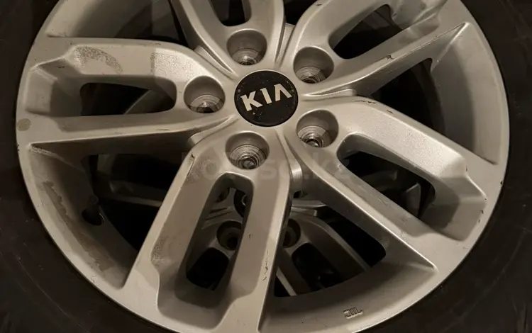 Комплект дисков с шинами зимние за 180 000 тг. в Алматы