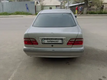 Mercedes-Benz E 320 2000 года за 6 200 000 тг. в Шымкент – фото 6
