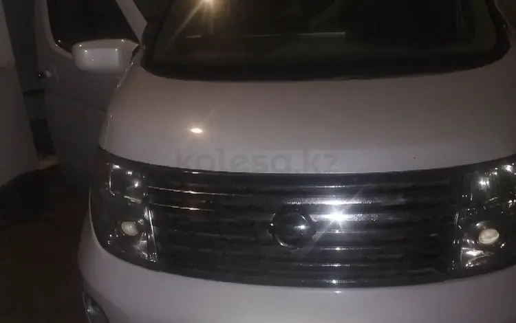 Nissan Elgrand 2003 годаfor4 800 000 тг. в Атырау