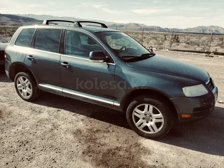 Volkswagen Touareg 2006 года за 6 500 000 тг. в Алматы – фото 3