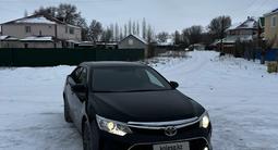 Toyota Camry 2015 года за 11 050 000 тг. в Актобе