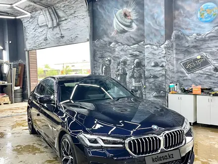 BMW 530 2022 года за 25 500 000 тг. в Тараз – фото 2