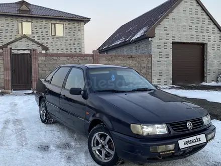 Volkswagen Passat 1993 года за 1 320 000 тг. в Караганда