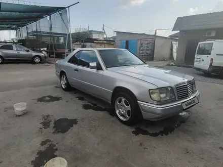 Mercedes-Benz E 220 1995 года за 1 300 000 тг. в Шымкент