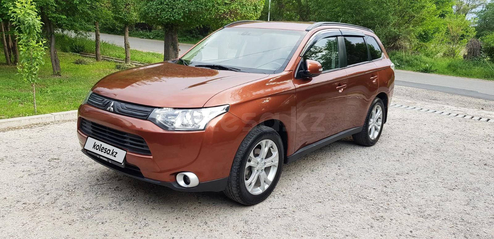 Mitsubishi Outlander 2012 г.