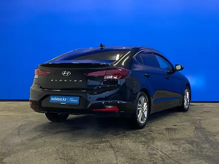 Hyundai Elantra 2019 года за 8 040 000 тг. в Шымкент – фото 3