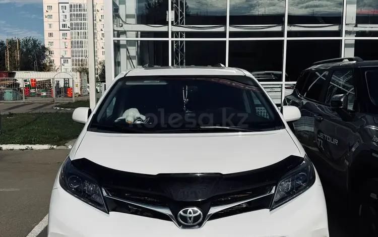 Toyota Sienna 2014 года за 8 900 000 тг. в Уральск
