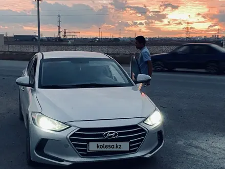 Hyundai Elantra 2018 года за 8 000 000 тг. в Актау – фото 4