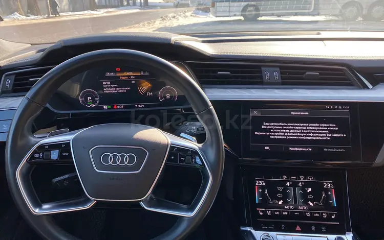 Audi e-tron 2022 года за 34 700 000 тг. в Алматы