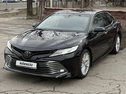 Toyota Camry 2018 года за 13 500 000 тг. в Алматы – фото 3