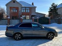 Volkswagen Jetta 2005 годаүшін2 700 000 тг. в Актобе