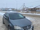 Volkswagen Jetta 2005 годаfor2 800 000 тг. в Актобе – фото 2