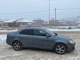 Volkswagen Jetta 2005 годаfor2 800 000 тг. в Актобе – фото 3