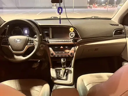Hyundai Elantra 2017 года за 7 200 000 тг. в Актобе – фото 12