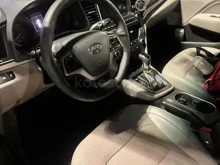 Hyundai Elantra 2017 года за 7 200 000 тг. в Актобе – фото 10