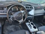 Toyota Camry 2014 года за 7 500 000 тг. в Актобе – фото 3