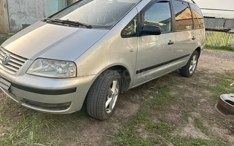 Volkswagen Sharan 2002 года за 3 650 000 тг. в Актобе