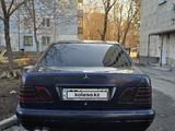 Mercedes-Benz E 240 1998 года за 1 600 000 тг. в Усть-Каменогорск – фото 3