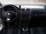 Volkswagen Touran 2009 года за 2 700 000 тг. в Атырау – фото 5