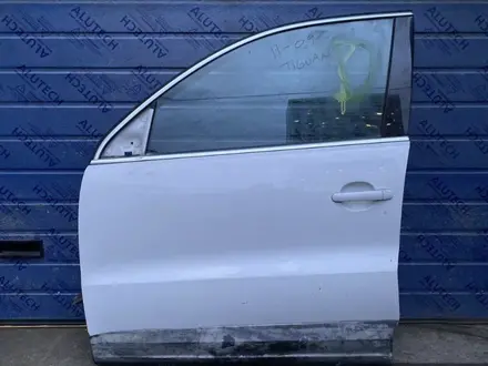 Дверь передняя Volkswagen tiguan за 35 000 тг. в Караганда