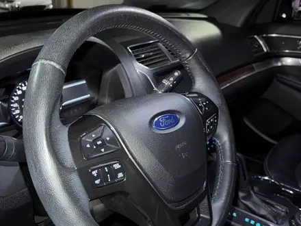 Ford Explorer 2018 года за 12 400 000 тг. в Алматы – фото 15