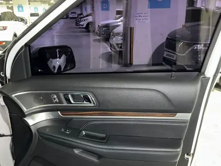 Ford Explorer 2018 года за 12 400 000 тг. в Алматы – фото 23