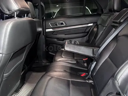 Ford Explorer 2018 года за 12 400 000 тг. в Алматы – фото 27