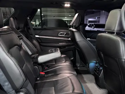 Ford Explorer 2018 года за 12 400 000 тг. в Алматы – фото 31
