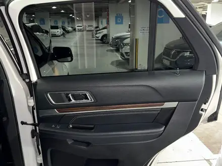 Ford Explorer 2018 года за 12 400 000 тг. в Алматы – фото 36