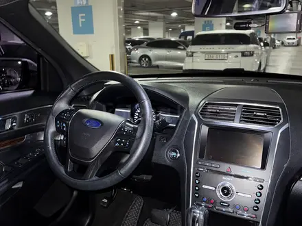 Ford Explorer 2018 года за 12 400 000 тг. в Алматы – фото 38