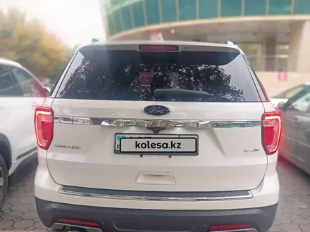 Ford Explorer 2018 года за 12 400 000 тг. в Алматы – фото 45