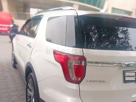 Ford Explorer 2018 года за 12 400 000 тг. в Алматы – фото 47