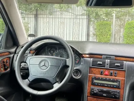 Mercedes-Benz E 320 1998 года за 4 200 000 тг. в Алматы – фото 5