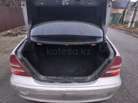 Mercedes-Benz C 180 2002 года за 3 000 000 тг. в Талдыкорган – фото 5