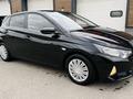 Hyundai i20 2023 года за 5 600 000 тг. в Караганда – фото 2
