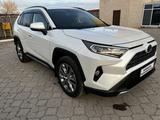 Toyota RAV4 2021 годаүшін20 400 000 тг. в Актобе