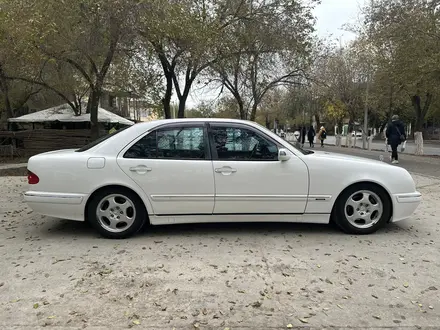 Mercedes-Benz E 320 2000 года за 5 700 000 тг. в Атырау – фото 12