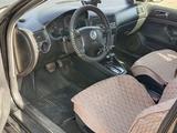 Volkswagen Golf 2002 года за 2 500 000 тг. в Актобе – фото 5