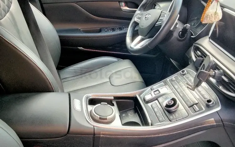 Hyundai Santa Fe 2021 года за 14 500 000 тг. в Астана
