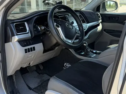 Toyota Highlander 2016 года за 9 990 000 тг. в Атырау – фото 14