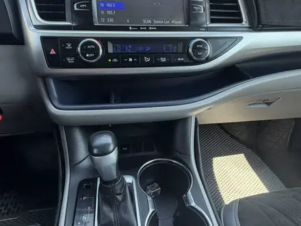 Toyota Highlander 2016 года за 9 990 000 тг. в Атырау – фото 16