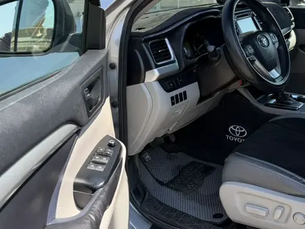 Toyota Highlander 2016 года за 9 990 000 тг. в Атырау – фото 20