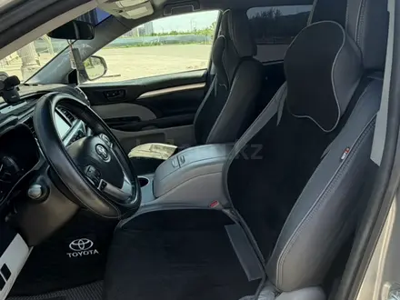 Toyota Highlander 2016 года за 9 990 000 тг. в Атырау – фото 21